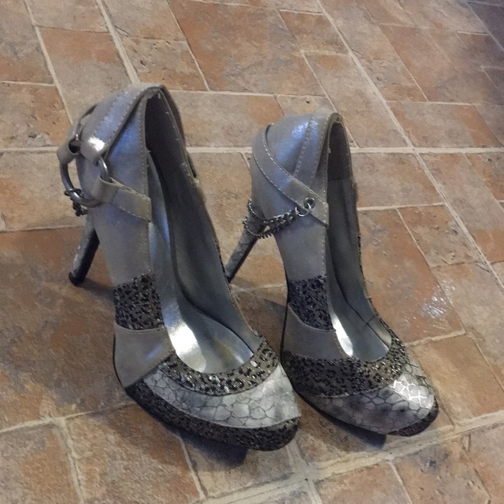 BKE Silver and Black Patterned Heels
